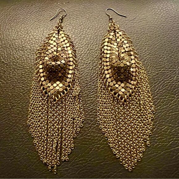 Vintage 1970s gold chain mail w tassels dangle drop statement earrings 6.1B - Picture 2 of 5